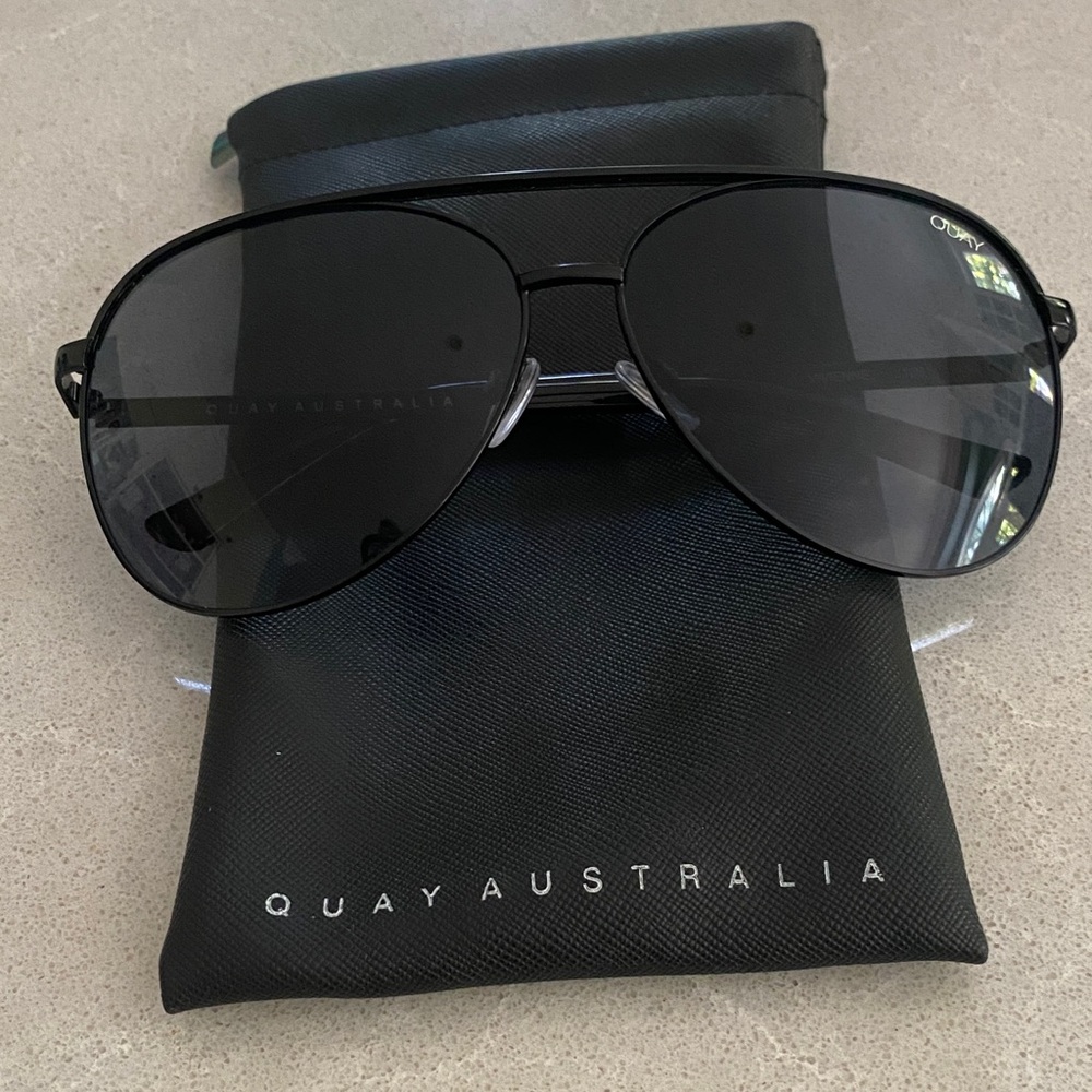 Quay Australia Sleek Black Aviator Sunglasses Vivienne model